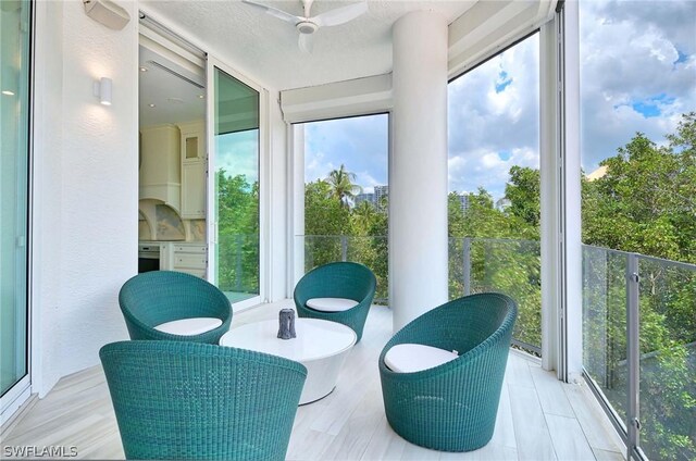 sunroom with ceiling fan