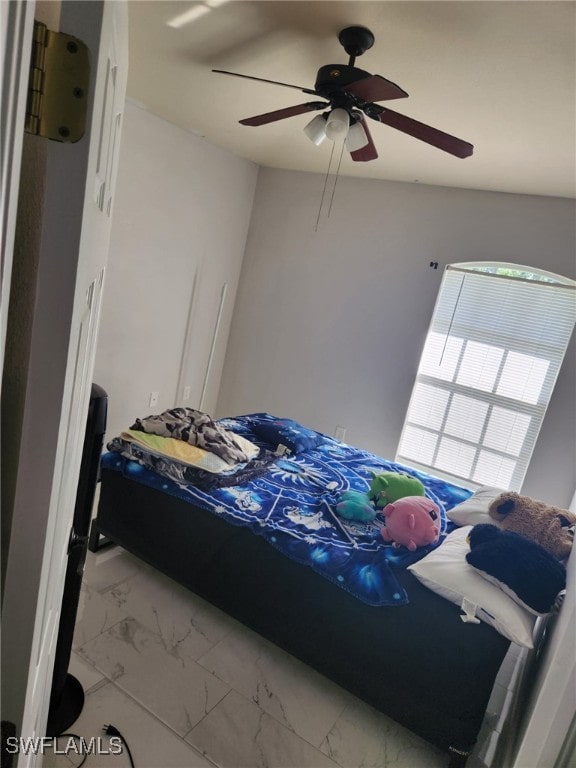 bedroom with ceiling fan