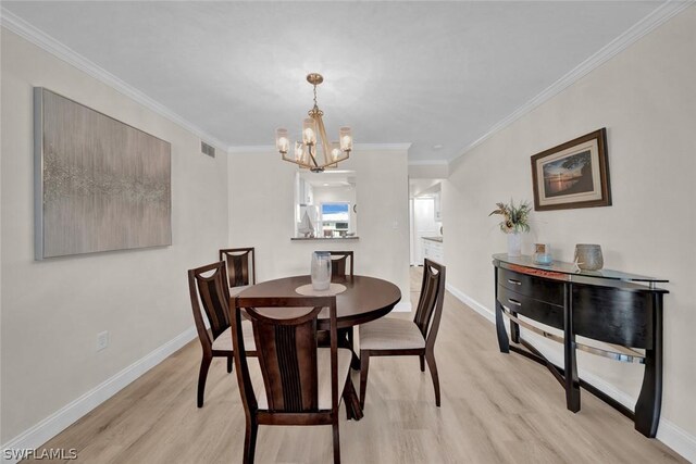 dining area featuring baseboards, crown molding, visible vents, and light wood finished floors