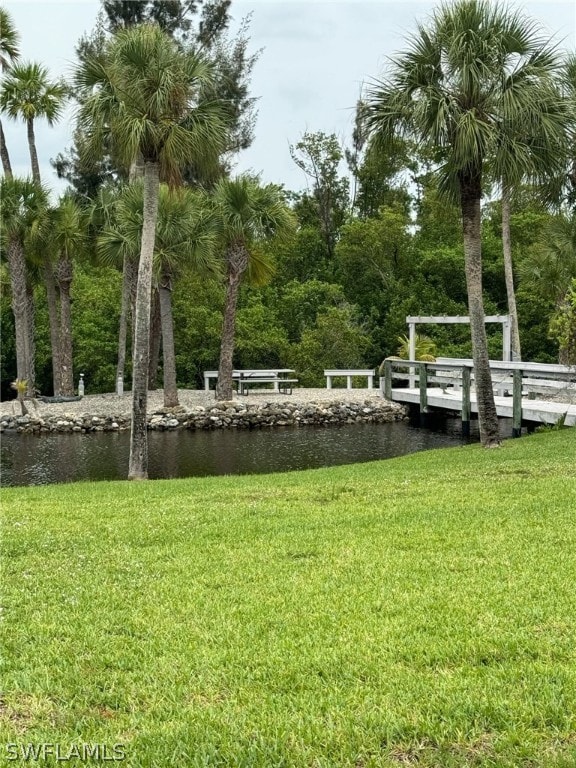 view of yard featuring a water view