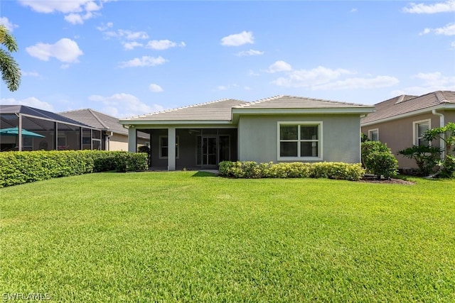 back of house featuring a lawn