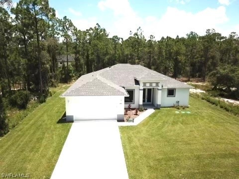 view of front of property featuring a garage and a front yard