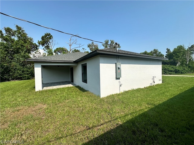 view of side of property featuring a yard