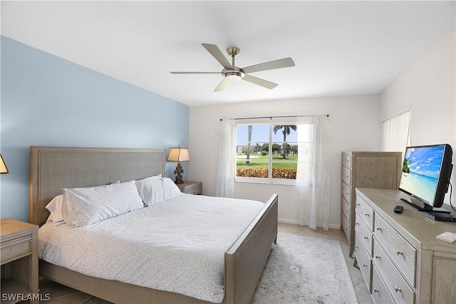 bedroom with ceiling fan