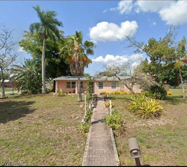 view of front of house with a front lawn