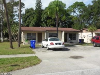 single story home featuring a front yard