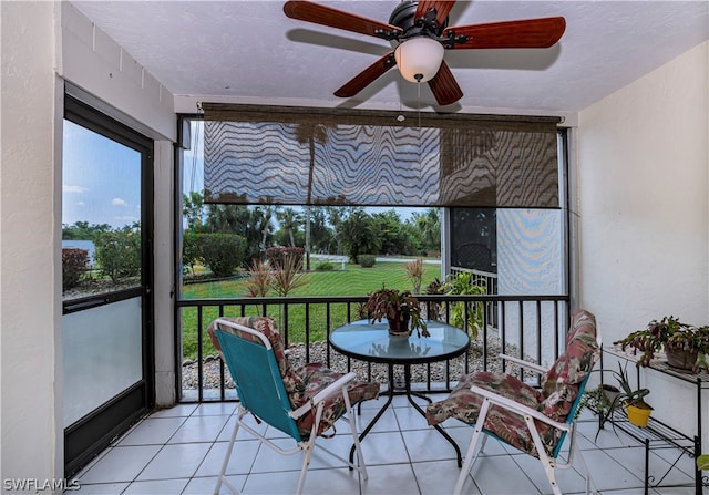 sunroom featuring ceiling fan