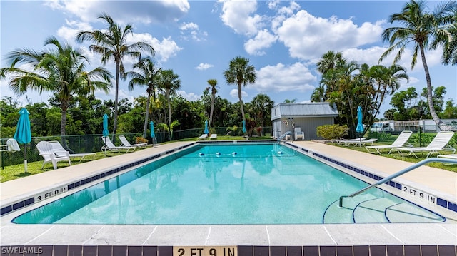 view of swimming pool