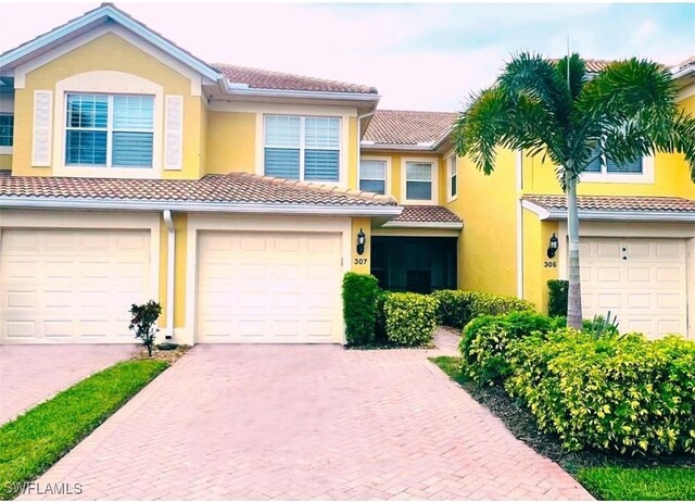 view of front facade with a garage