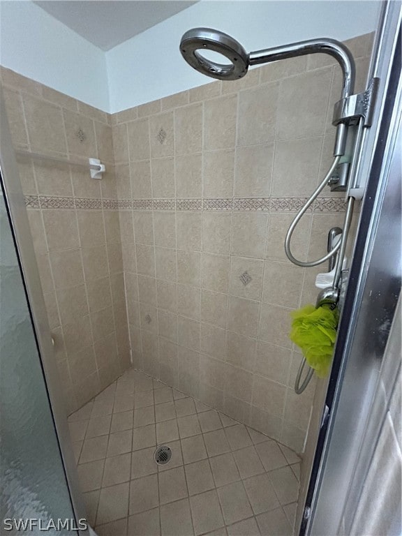 bathroom with a tile shower