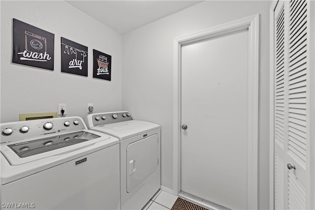 laundry area featuring light tile patterned flooring and independent washer and dryer