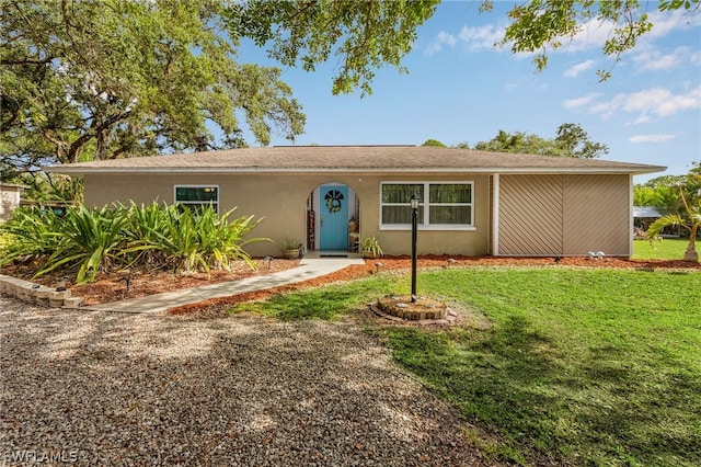 ranch-style home featuring a front lawn