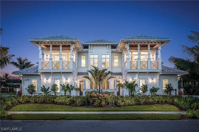 view of front of home featuring a balcony