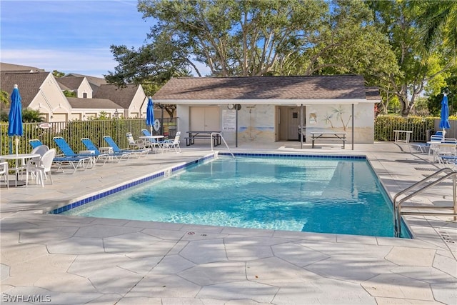 view of swimming pool featuring a patio