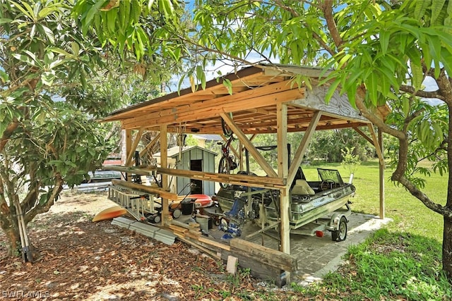 view of property's community with a shed and a yard