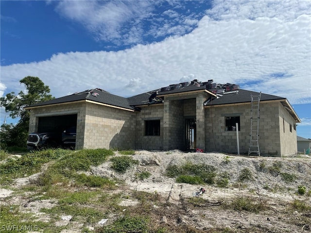 view of front of house with a garage