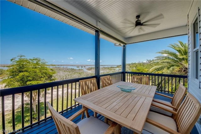 balcony featuring ceiling fan