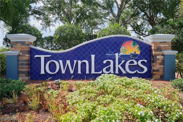 view of community / neighborhood sign