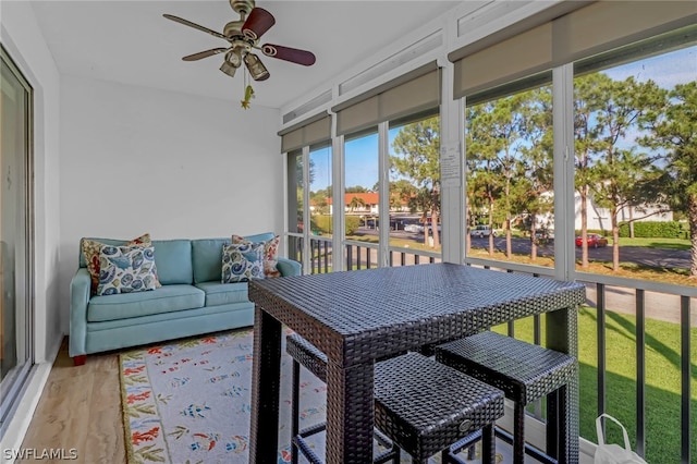 sunroom with ceiling fan