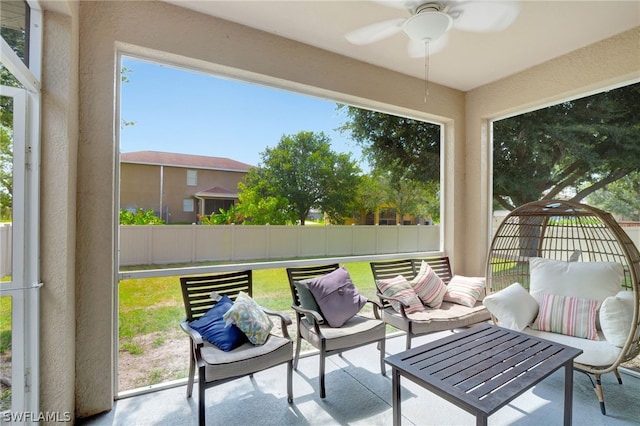 sunroom with ceiling fan