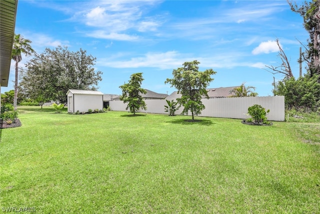 view of yard with an outbuilding and fence