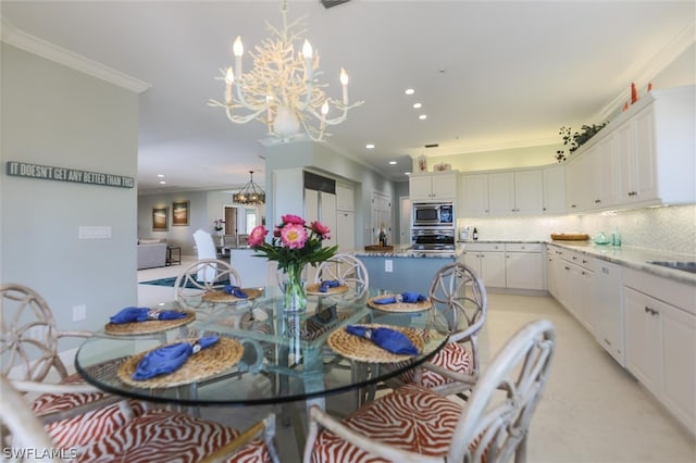 dining room featuring sink, crown molding, and an inviting chandelier