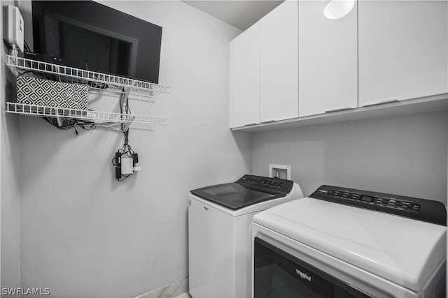 washroom featuring cabinets, washer hookup, and washing machine and clothes dryer