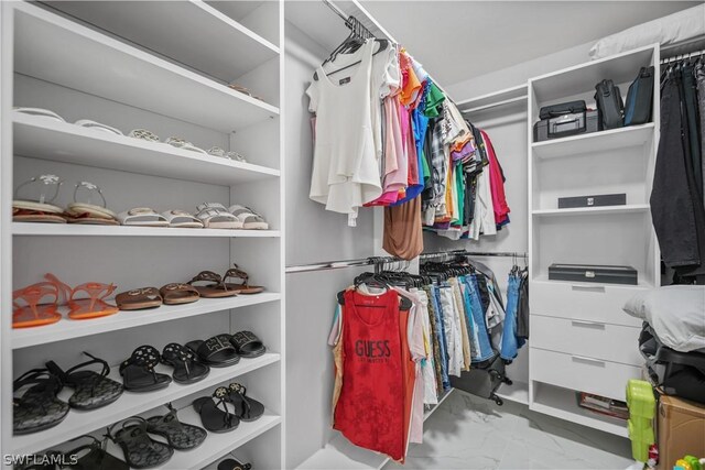 walk in closet with tile flooring