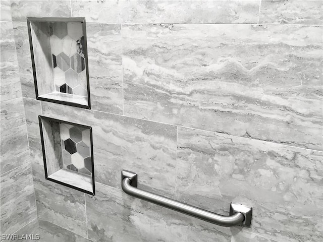 details with a tile shower