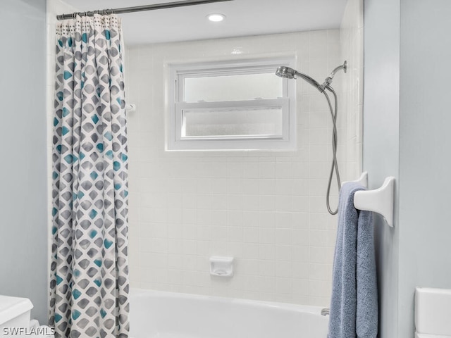 bathroom featuring shower / bath combo