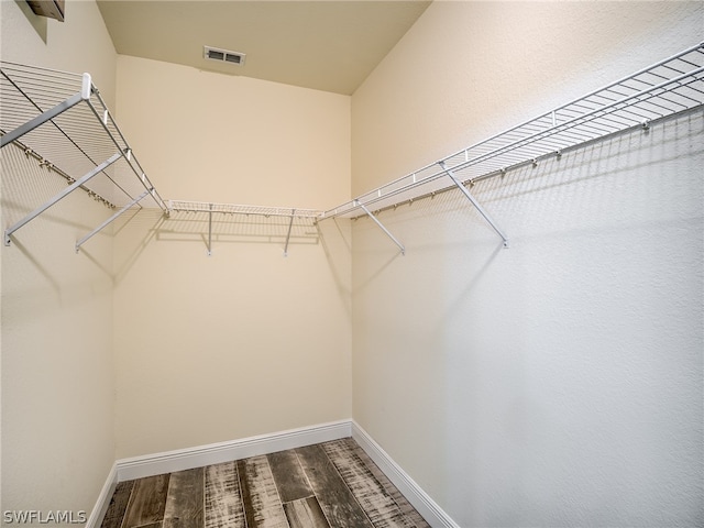 walk in closet with hardwood / wood-style flooring