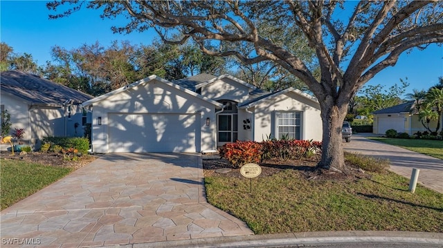 view of front of home featuring a garage and a front yard