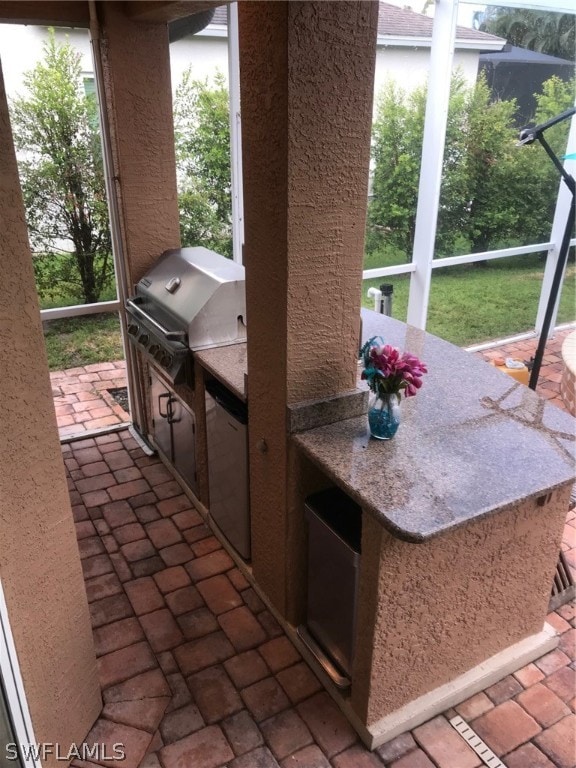 view of patio / terrace featuring an outdoor kitchen and grilling area