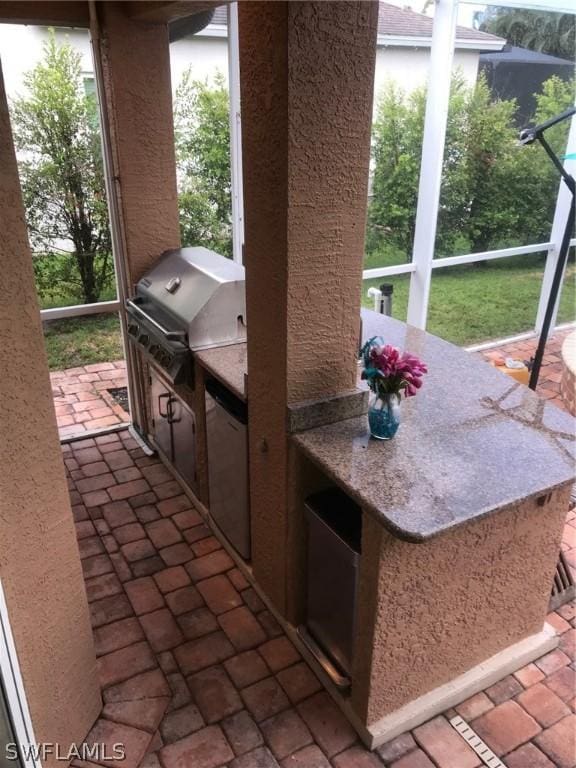 view of patio featuring an outdoor kitchen and area for grilling