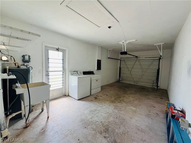 garage with washing machine and clothes dryer and electric water heater