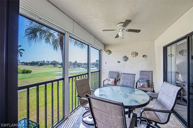 sunroom with ceiling fan