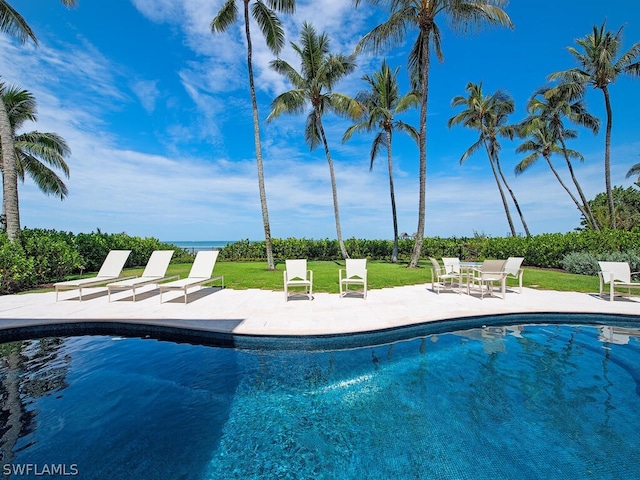 1270 Gulf Shore Blvd S, Naples, FL 34102 - outdoor pool with a patio