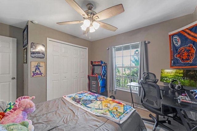 bedroom featuring ceiling fan and a closet