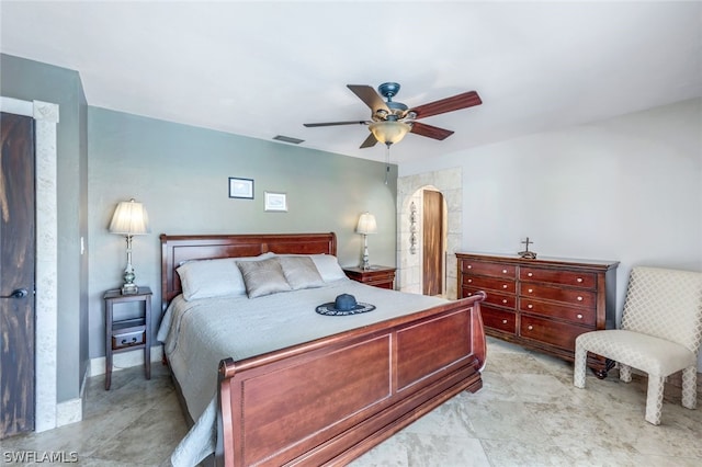 bedroom with ceiling fan