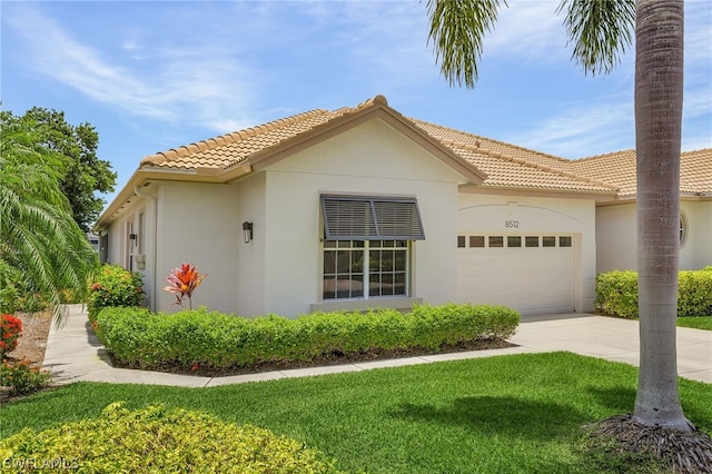 view of front of house featuring a garage and a front yard