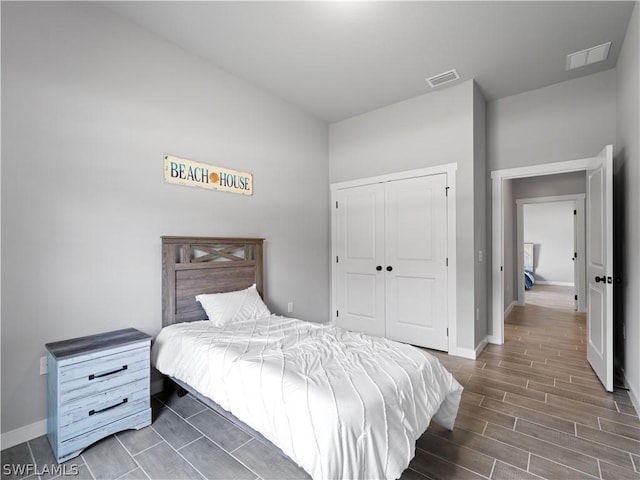 bedroom featuring dark hardwood / wood-style floors and a closet