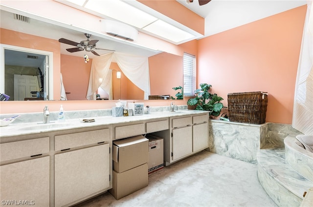 bathroom featuring ceiling fan, a tub, and vanity