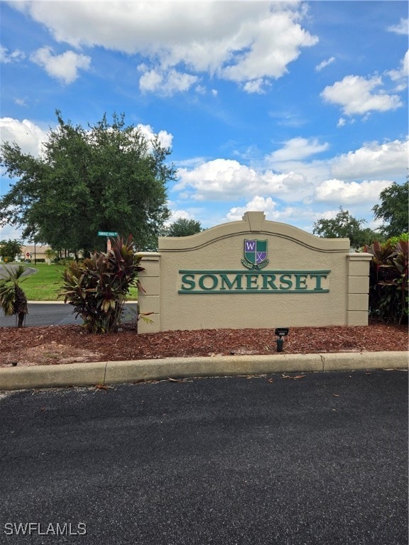 view of community / neighborhood sign