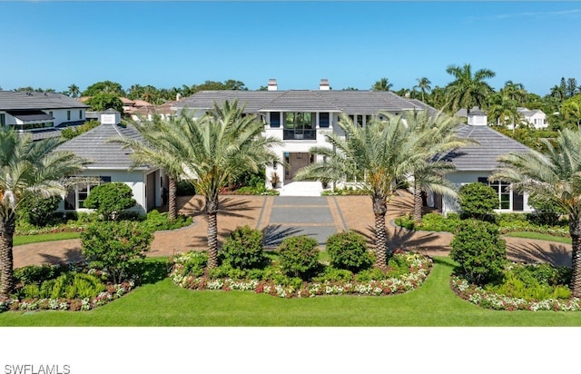 view of front of home featuring a front yard and a garage