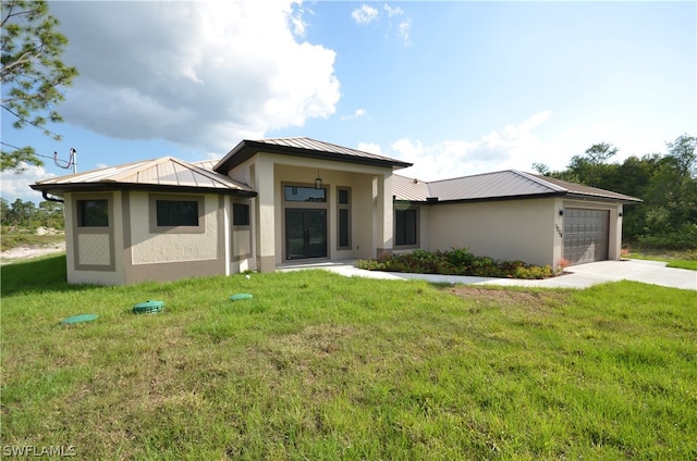 view of front facade with a garage and a front yard