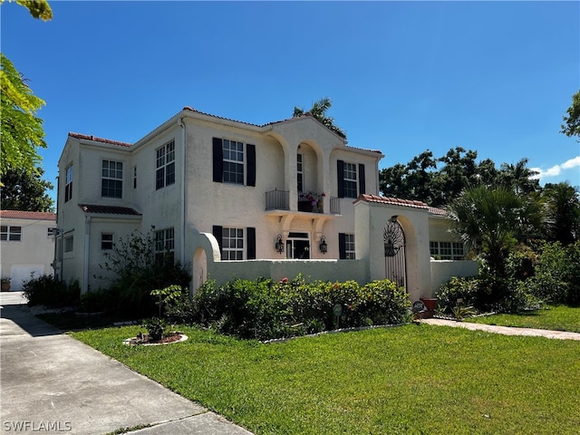 mediterranean / spanish-style house featuring a front yard