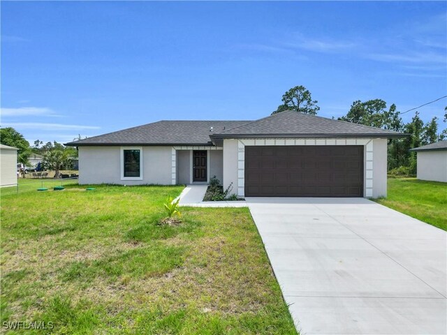 single story home featuring an attached garage, stucco siding, a front lawn, and concrete driveway