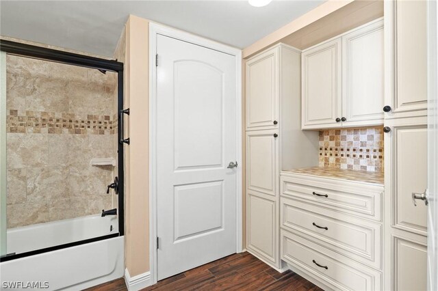 7300 Estero Blvd Unit 301, Fort Myers Beach, FL 33931 - interior space featuring light countertops, dark wood finished floors, and backsplash
