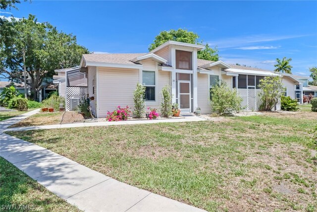 ranch-style house with a front yard