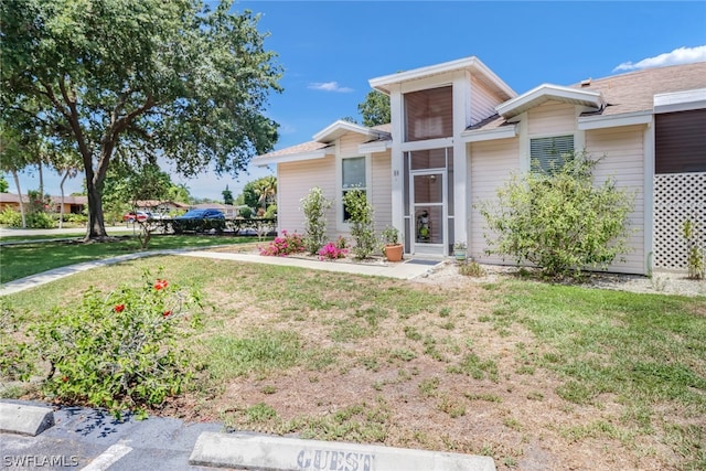 view of front of house featuring a front yard